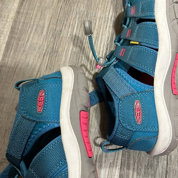 Keen Newports size 2 - Picture 9 of 10